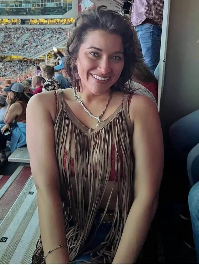 What To Wear To a Garth Brooks Concert? January 2024 ( 10+ Real Life Outfit Ideas For Girls