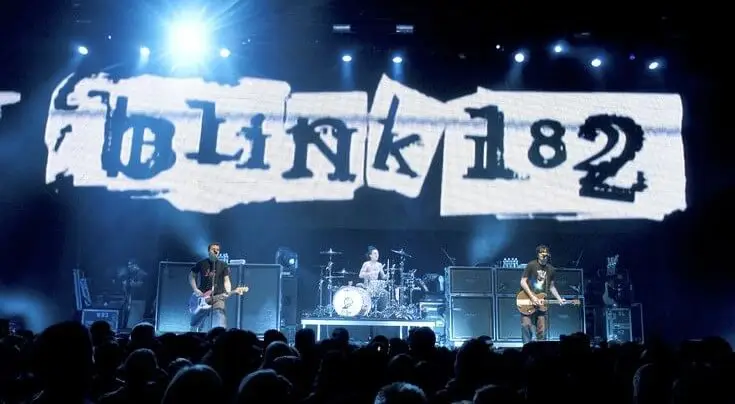 What to wear to a blink 182 concert